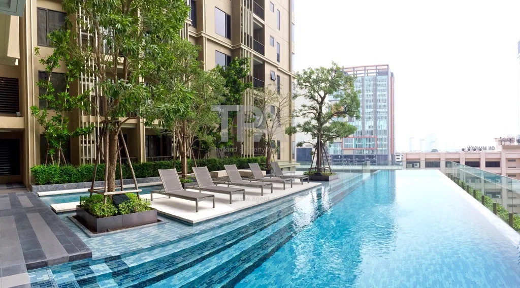 สระว่ายน้ำ ชั้น 7