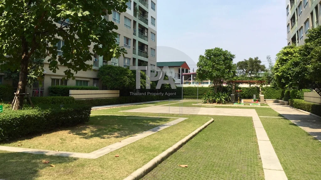 สวนกิจกรรมระหว่างอาคาร B และอาคาร C