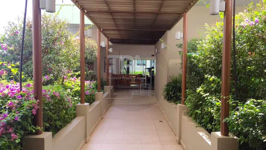 ทางเดินเข้าสระว่ายน้ำและฟิตเนส ชั้น 5