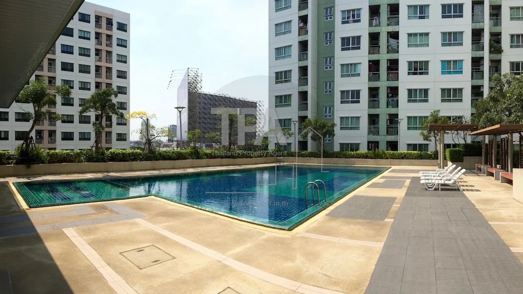 สระว่ายน้ำ ชั้น 5