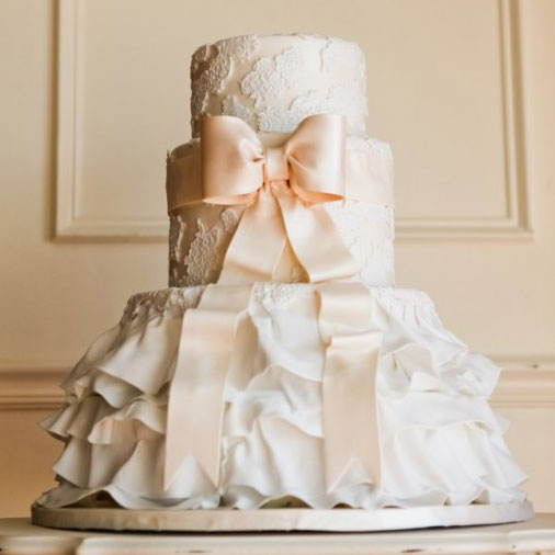 Romantic Wedding Cake. Image via: 