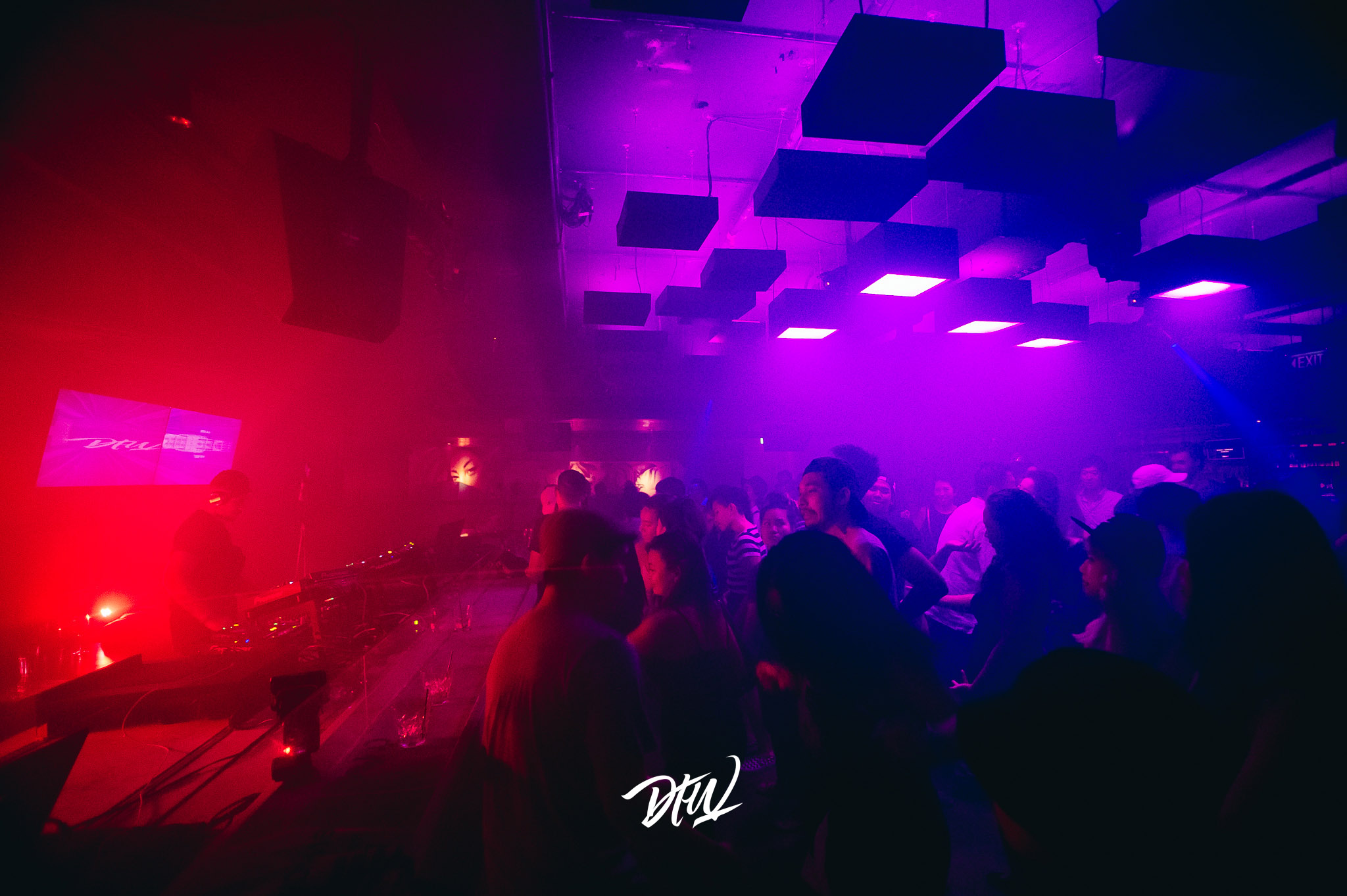 Such an amazing night of good energy and vibes. We had a full capacity turnout on a Monday night and saw many fresh faces who came out to connect and showed love. The team played stellar sets, traversing across a wide range of sounds, and our boy Jaël nailed it with his tight selection of hip-hop, r&b, house and garage flavours. Check out some of the highlights below. Photos by Ungku Ibrahim