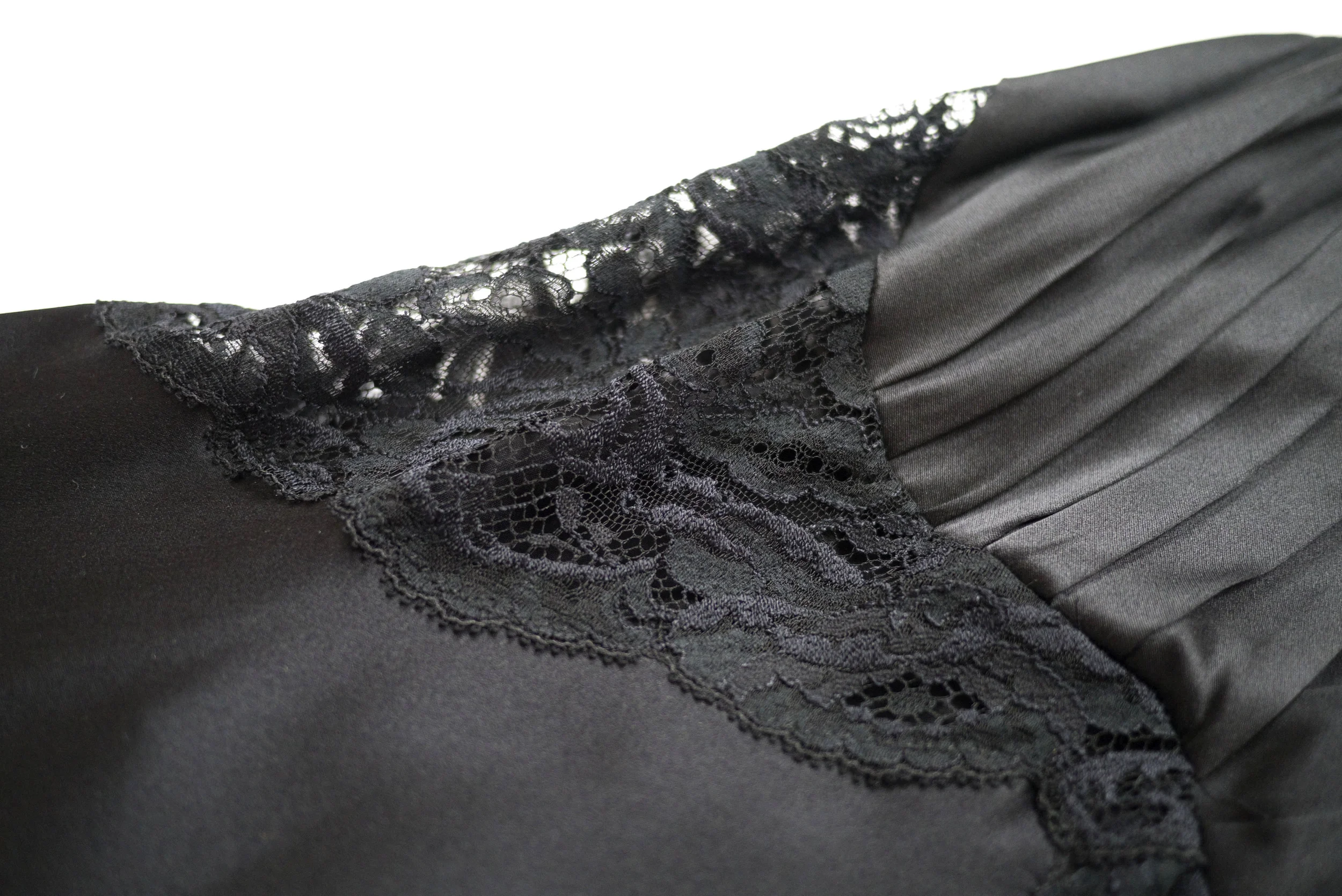Christine gown, Black & black, details of the lace and pleats on the cup