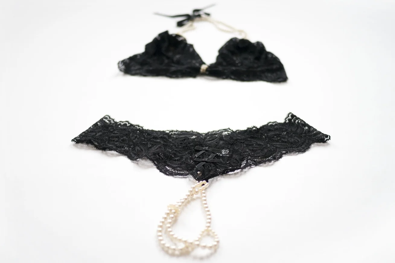 Black lace & pearl set