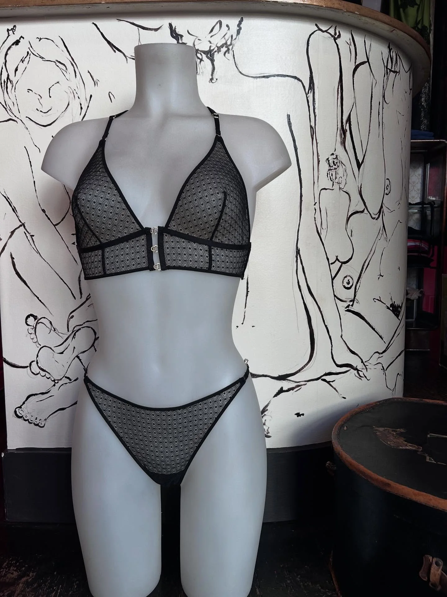 Oh helllooooooo oh naughty one ! Perfect for some moonlight dancing under tonight’s super moon is this spectacular black front fastening thong set- and did you see the back details? 
DM for deets loves 😉💜🖤
Pretty fully booked this week AND I