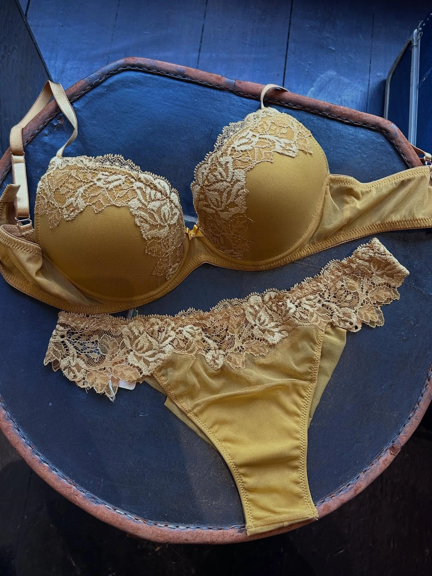 The perfect golden autumn shade 🍁 🍂 
Choose from a wirefree bralette with side boning, padded plunge with removable pads, half cup bra or full cup cup beauty, with matching bottoms a lace brazillian or mid rise shortie in the golden sheer soft tull