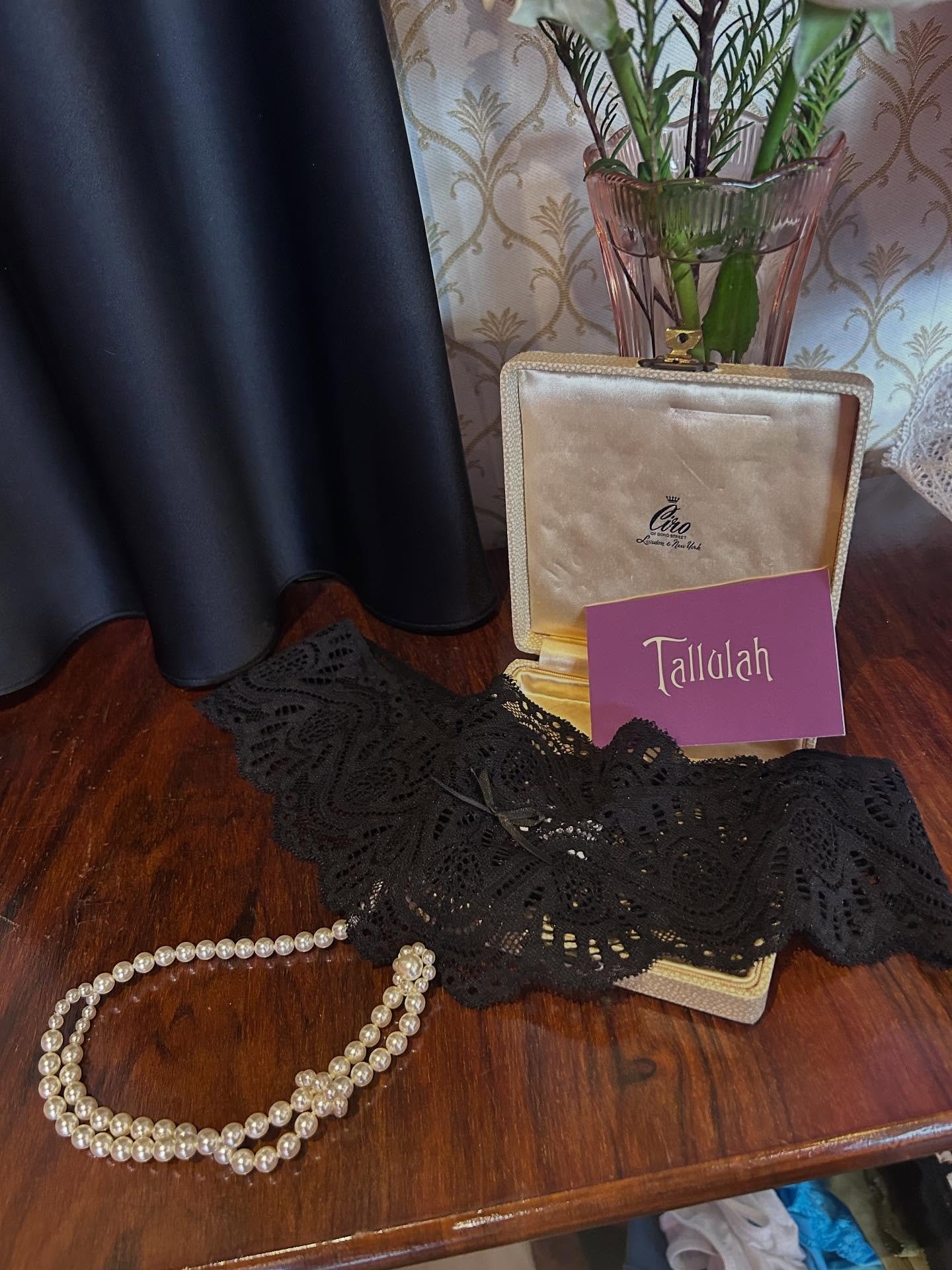 Every girl should have some pearls 😉 
Not a twin set and pearls type of gal? No worries, I got you with this exclusive Tallulah X Bracli collaboration - the double strand (massaging) with movable cluster pearl (tickling) thong is our BEST SELLING pi