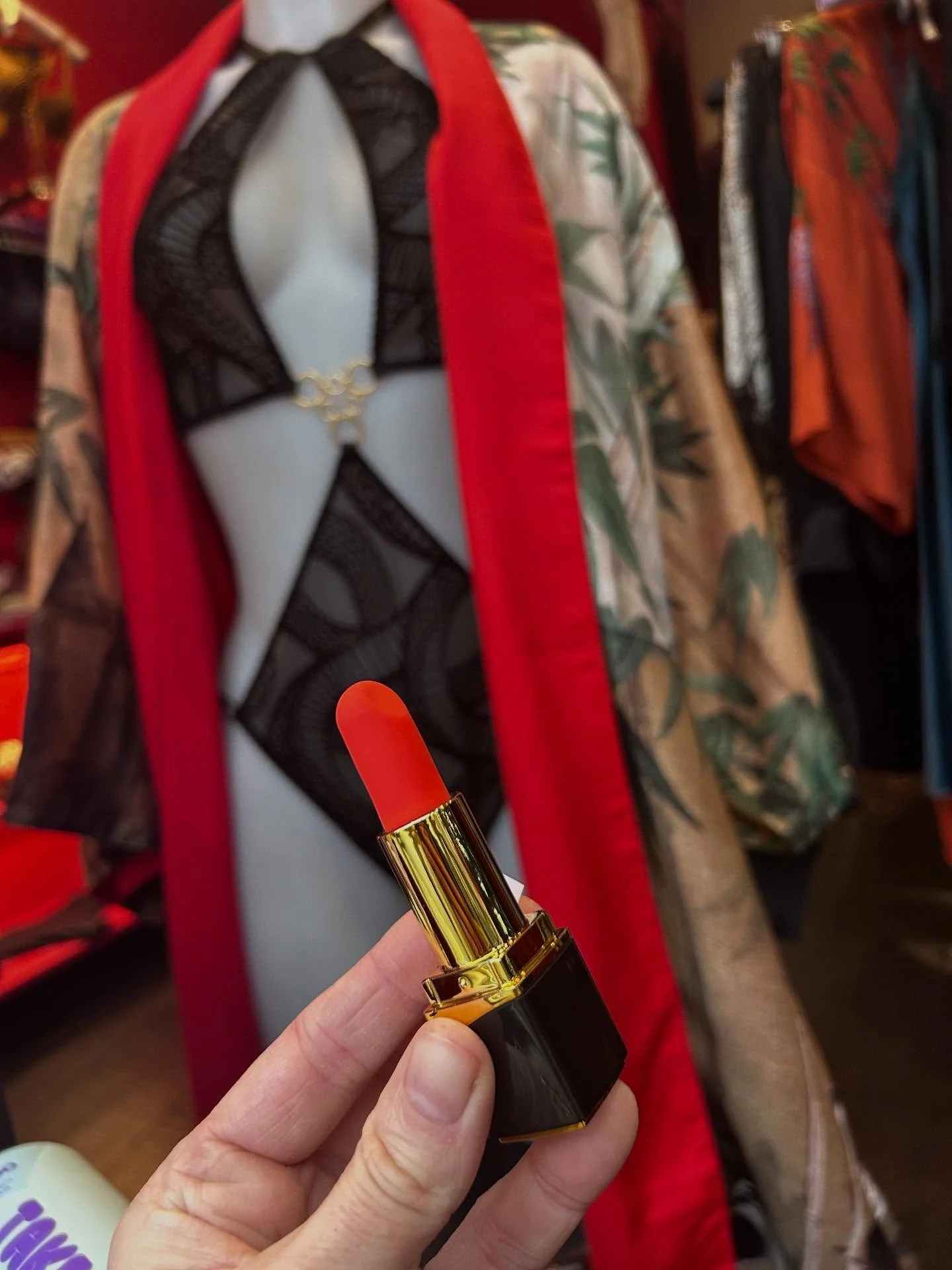 Let&rsquo;s vibe 💄 
Yep, perfect rechargeable mini lipstick vibe for all you vibing loves 😉💓💋 she defo deserves on the main grid, a lot of love for her over on stories, only a couple left so be quick- just like she is #iykyk
A great stocking gift