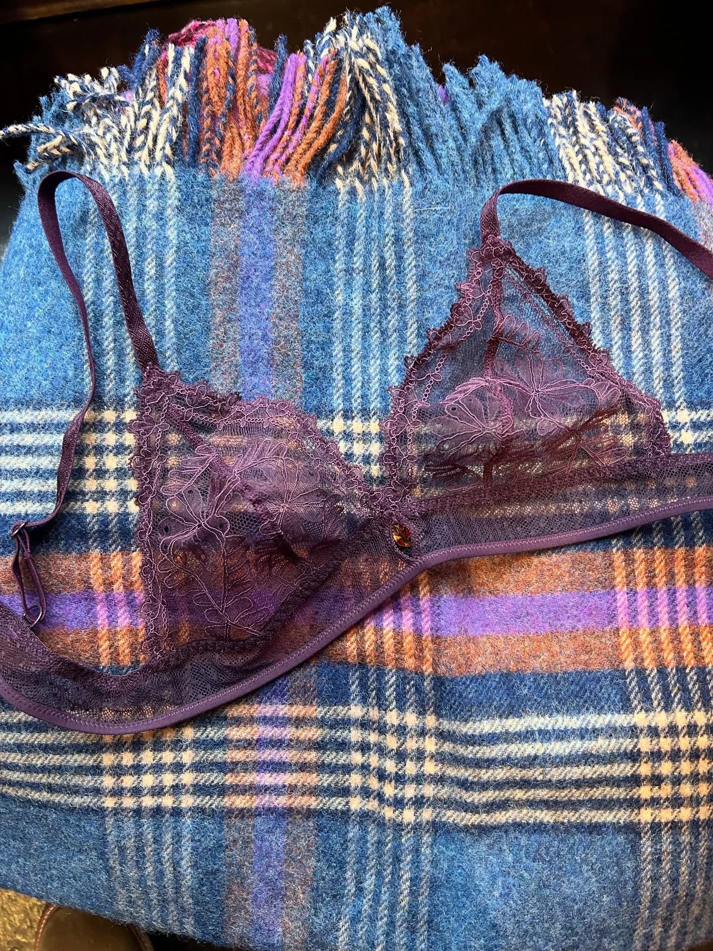 Lace &amp; Wool 💜 match made in heaven 💜
DM for details on the perfect plum lace story, the 100% British wool blankets in the boudoir or to book in your private appointment loves 💋

#Tallulah #lace #wool #blanket #yesplease