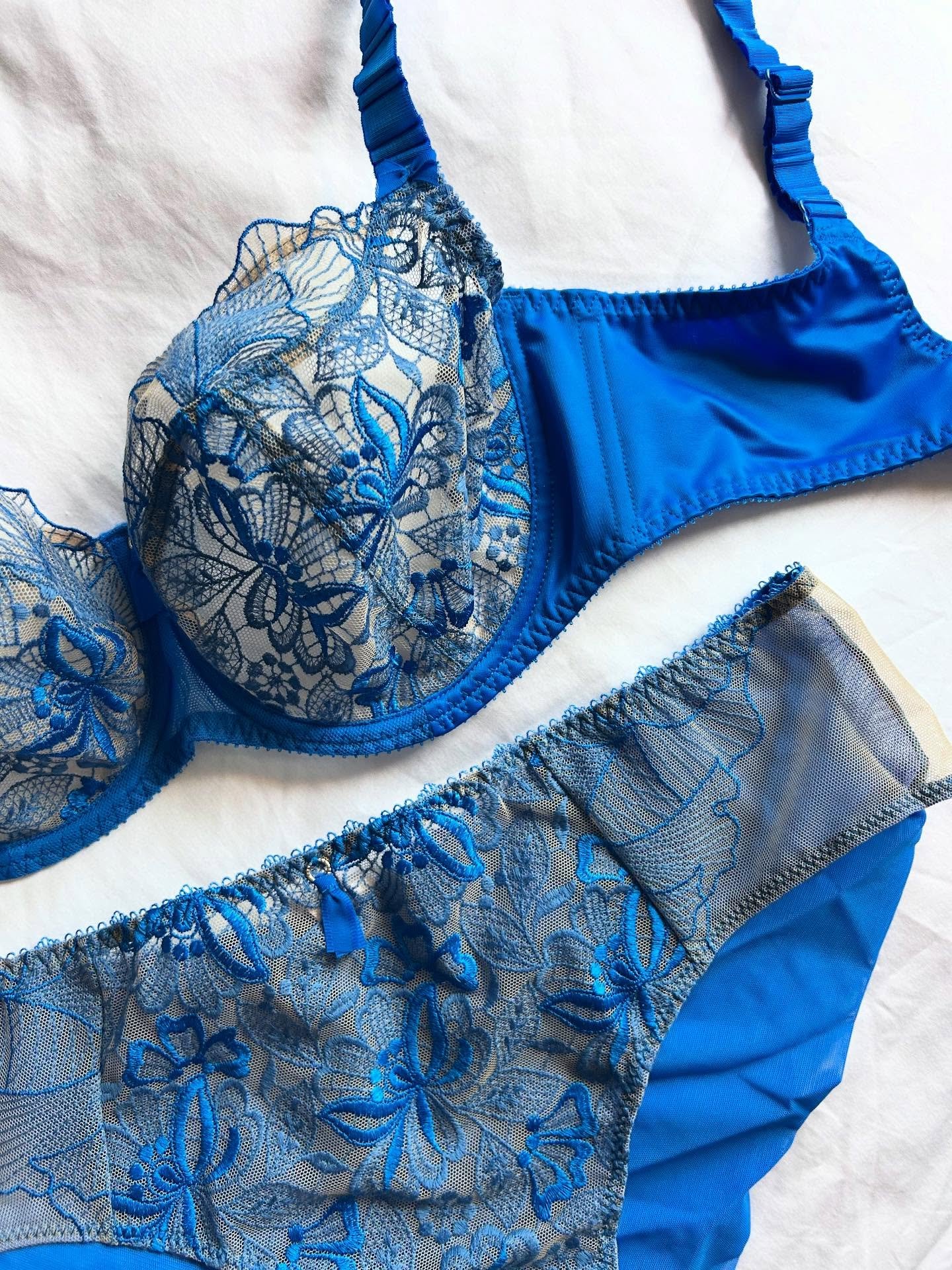 When I&rsquo;m feeling blue all I need to do is wear blue Iingerie 💙💙💙
And a silver lining of my &lsquo;tweak&rsquo; in the hrt means I can wear this full cup style that previously didn&rsquo;t suit. Sheer tulle with the most fantastic shade of co