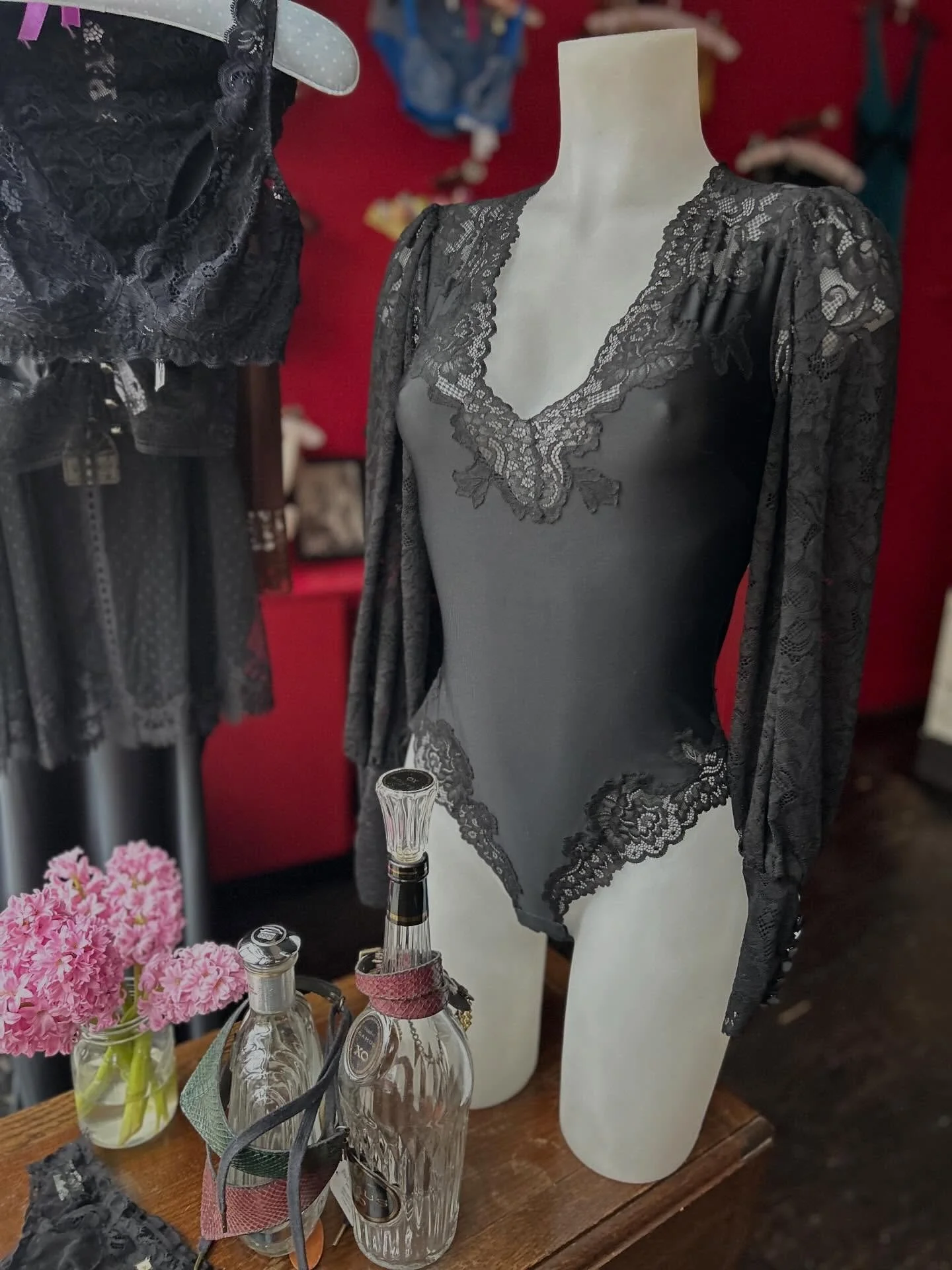 When black is your happy colour 🖤 
Look at those sleeves from the puff on the shoulder to the deep silk covered buttons on the wrist. 
I feel my life is complete (for) now ! 
DM to get booked in this week loves, don&rsquo;t forget we have the open h