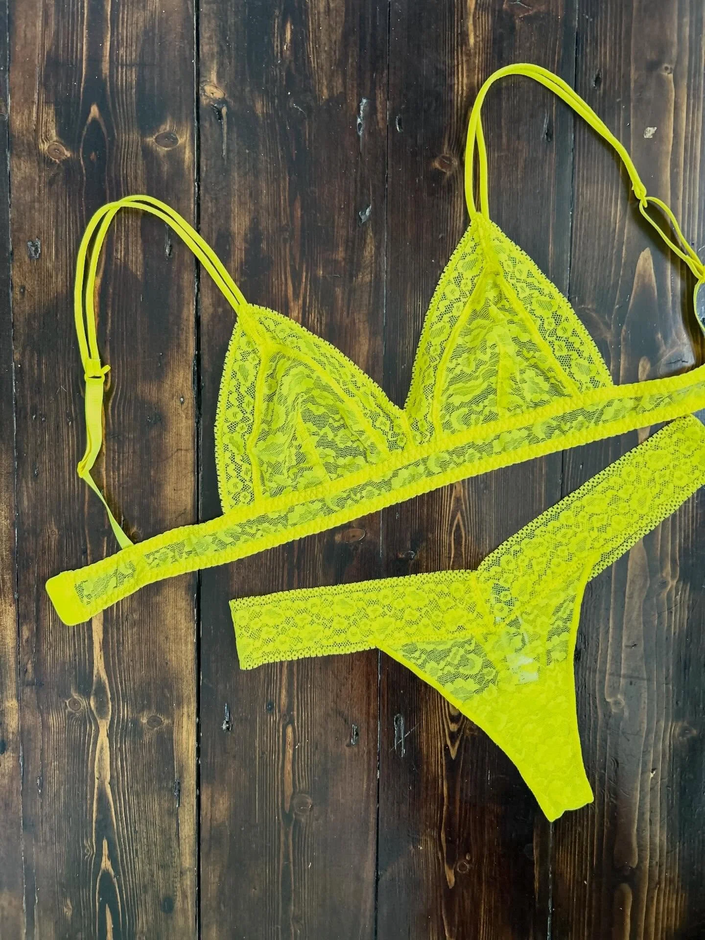 Grab those sunglasses, look who has arrived 💛
Just look at this bold neon yellow lace gorgeousness. The sheer body has opaque cups making her the PERFECT piece to show off easily with cut offs, and look at that padded bra (to the E cup may I add) an