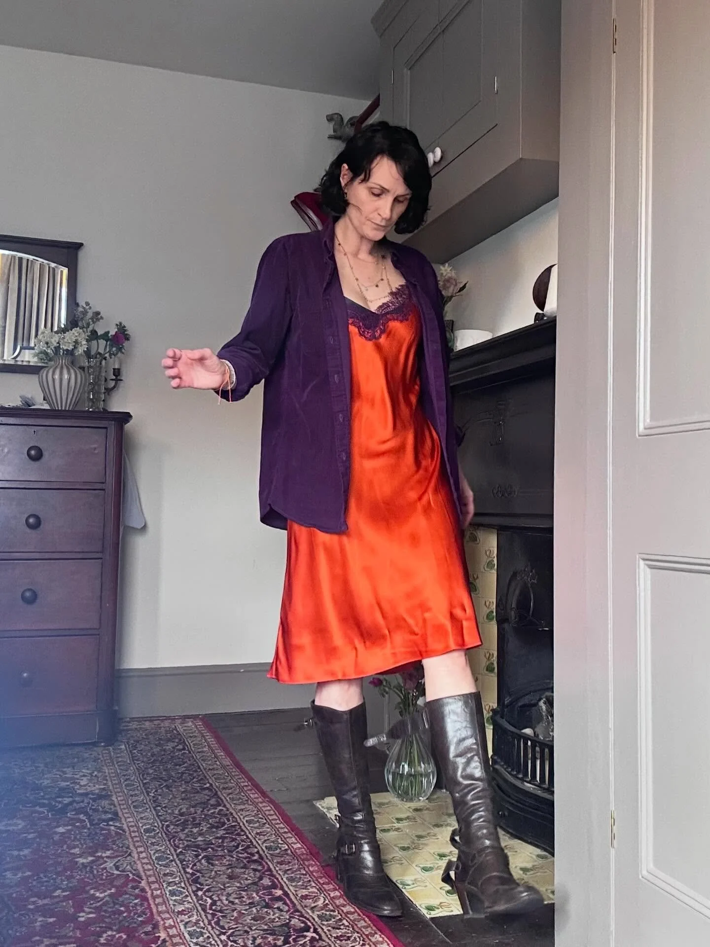 Me trying to act casual whilst photographing my spritz inspired outfit in the week. 🧡💜🧡💜
Finally managed to get this beauty plus some other silk pieces up online- link in the bio 🥰
And take a look new colours of some of your favourites.

#Tallul