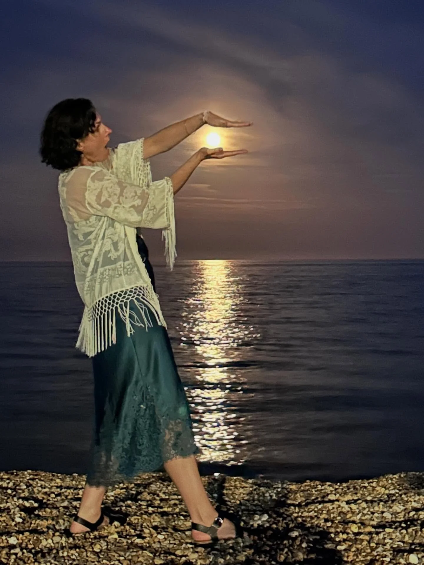 Make sure to send your wishes to tonight&rsquo;s blue moon.
Tonight is a night to dance in the moonlight, release what no longer serves, celebrate recent achievements and fully recharge✨

A newsletter will be sent out tomorrow so keep an eye on your 