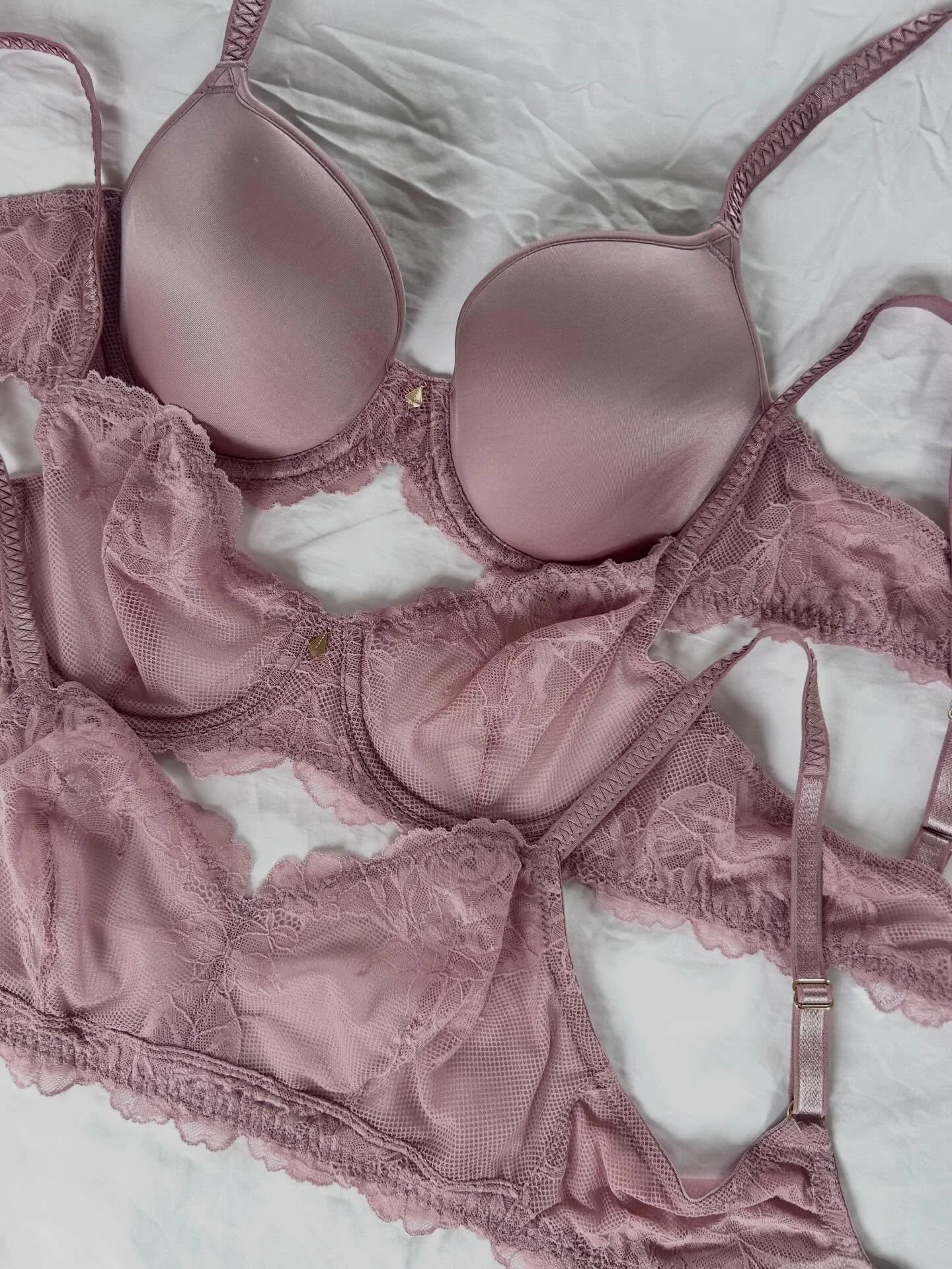 Say hello to the most perfect shade of dusky antique rose pink lace set. Three different shape bras for all sorts of wants, needs, sizes and shapes, and one style of bottoms, the perfect high leg brief. 
DM to get booked in loves 🌸
The wirefree bral