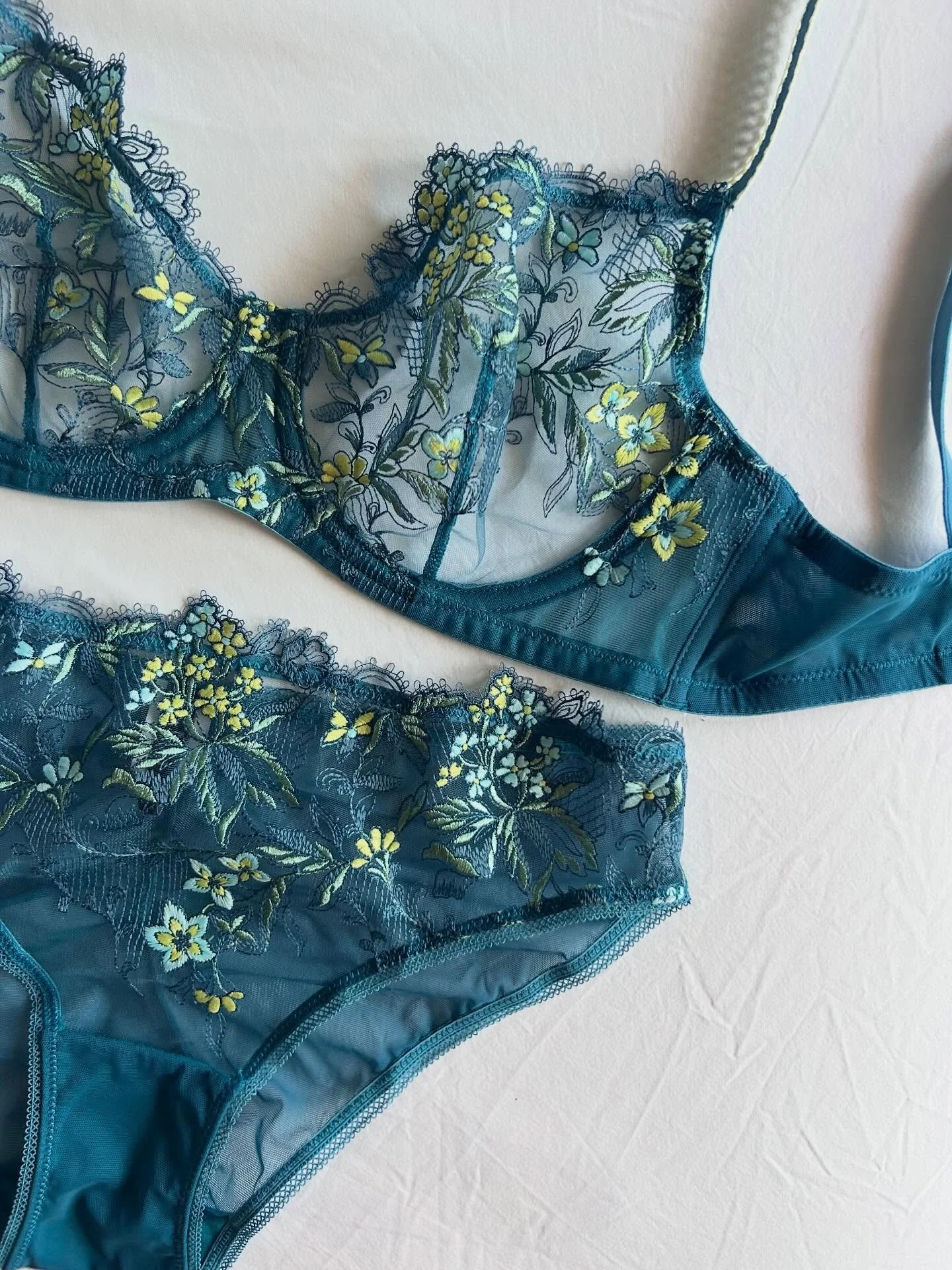 Say hello to this beautiful embroidered tulle set of loveliness.
🌼gorgeous underwired bra (yes she starts at the 30&rdquo; back) 
🦚super cute and supportive wirefree bralette (thanks to the boning at the sides for that extra support) 
🩵either the 