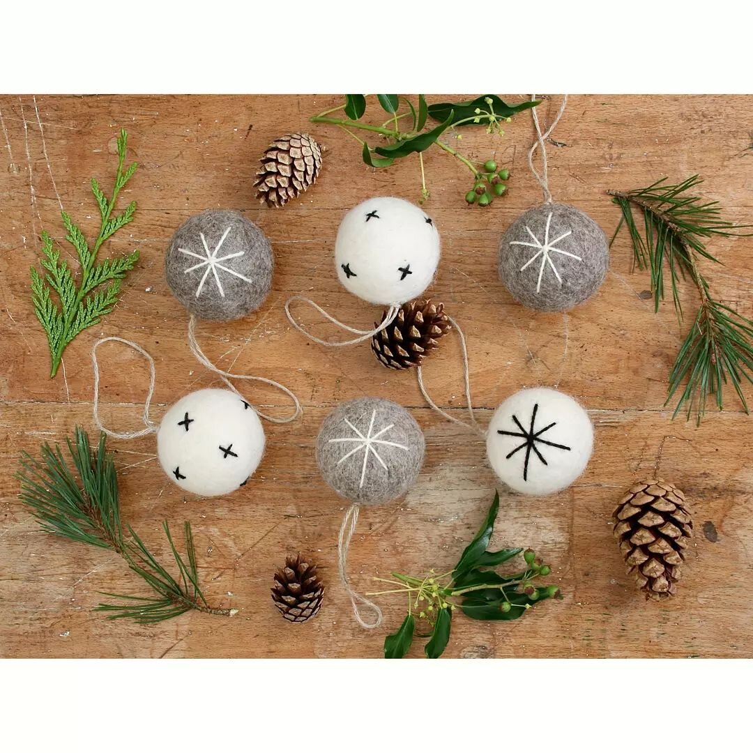 A little selection of the felted woollen baubles that will be available in my shop update this evening (Thursday 18th Nov) at 8pm. 

These were really popular last year, so I decided to bring them back...they are labour intensive to make though, so a