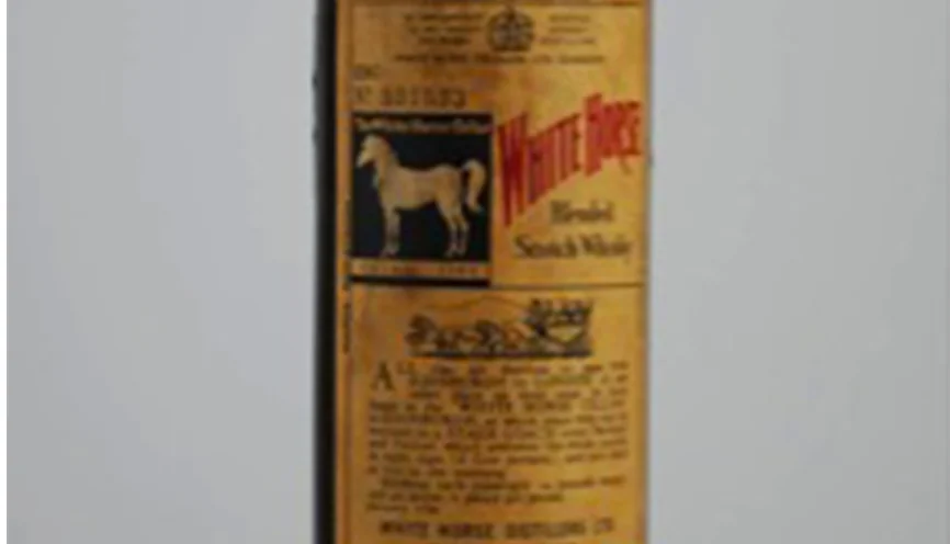 White Horse White Horse è uno dei marchi storici dell’industria del blending di proprietà della Lagavulin Distillery da cui si prendeva il Single Malt per la sua composizione. Questa etichetta è uno dei blended più ricercati del passato in quanto si ritiene che sia di una qualità veramente eccelsa.