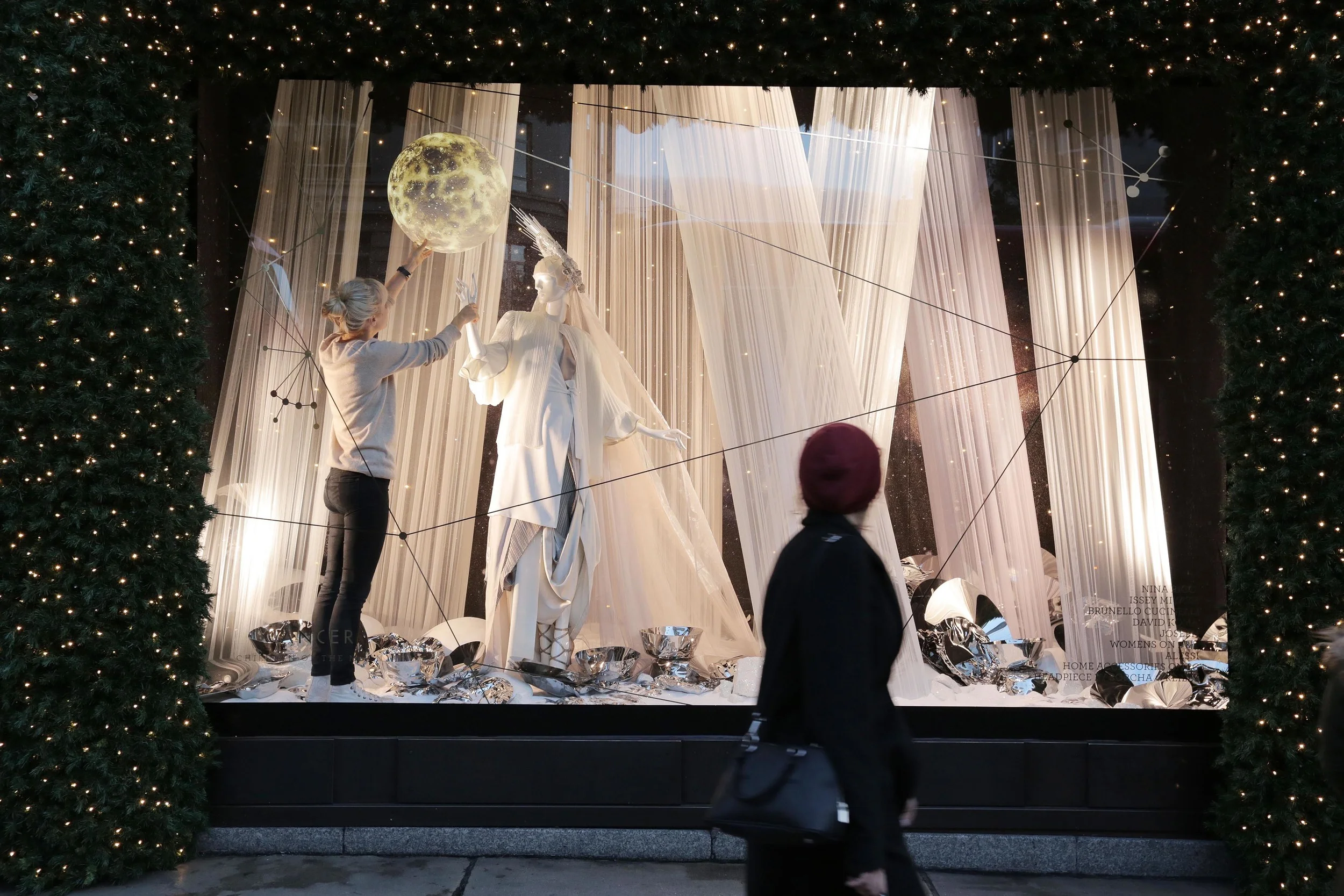Selfridges Christmas Windows 2015_Journey to the Stars_Zodiac Cancer.jpg