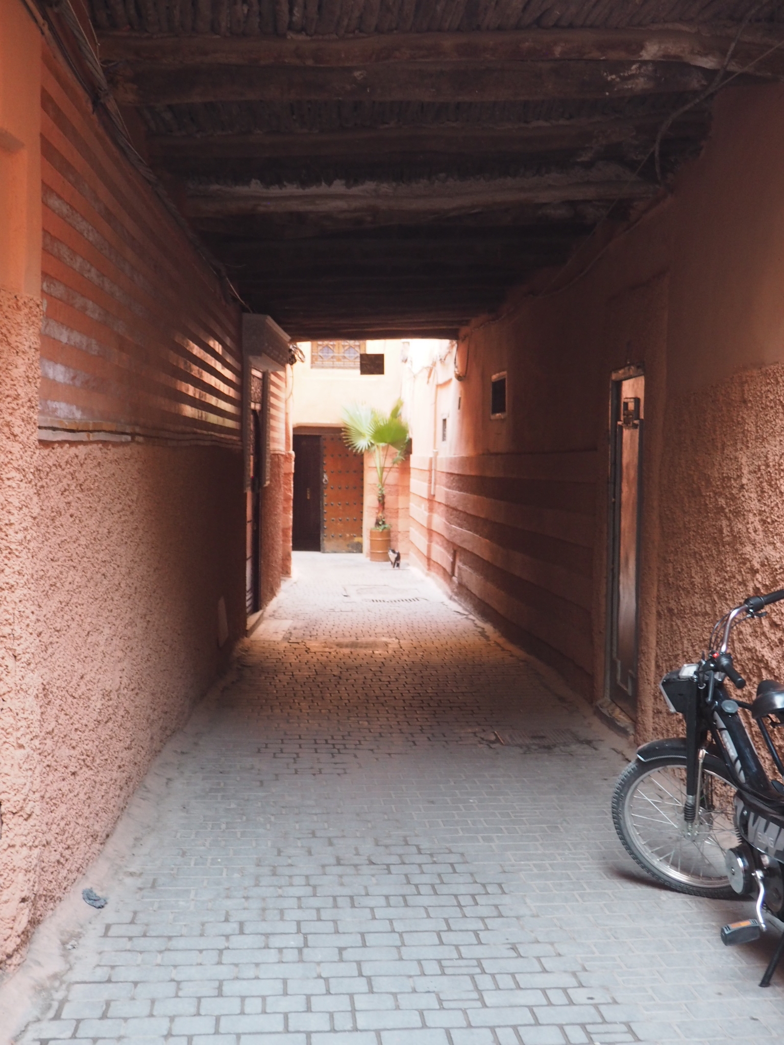 Unusually quiet Marrakech alley 