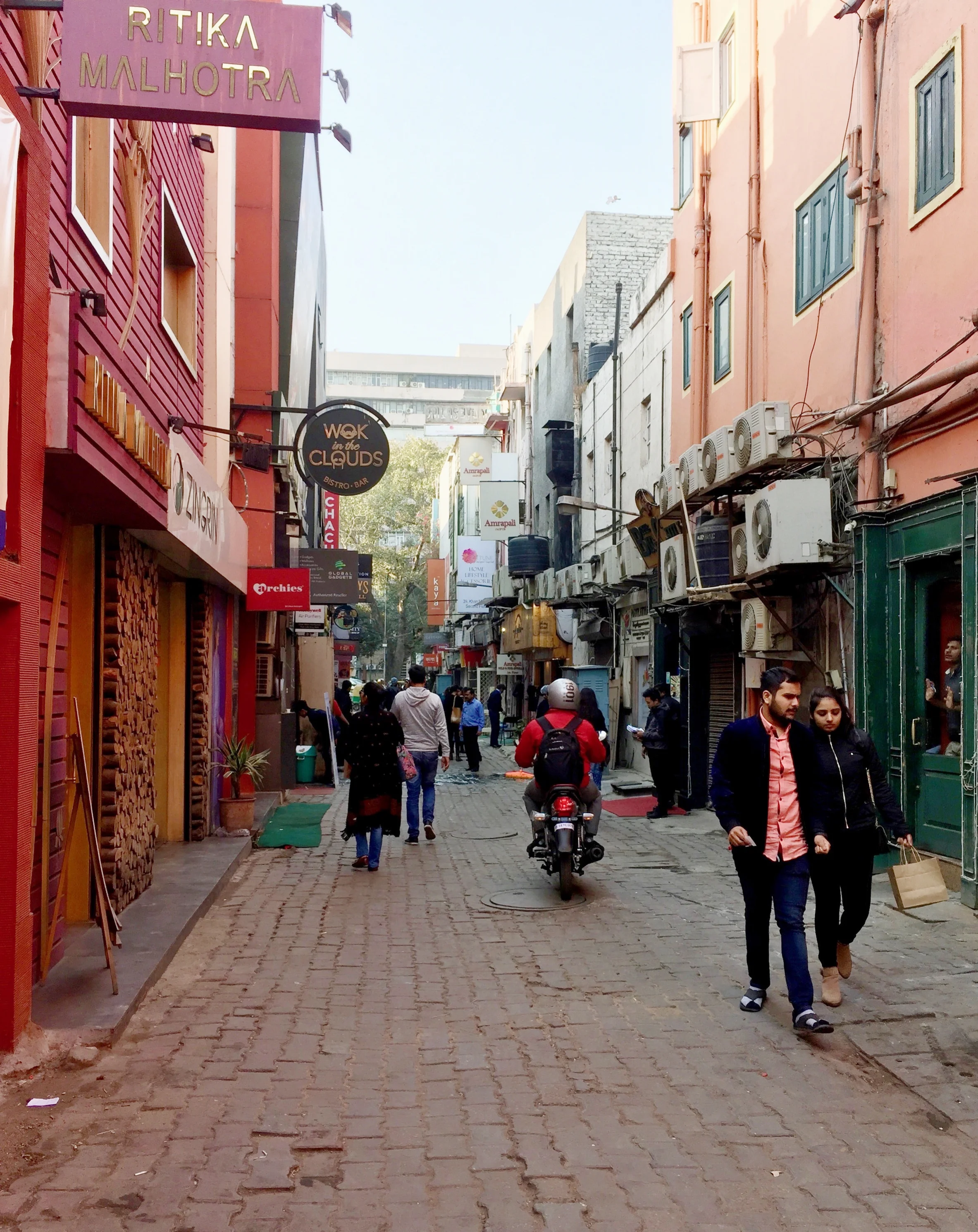 KHAN MARKET, NOT WHAT I WAS EXPECTING AT ALL! GREAT EATERIES IN THIS AREA.