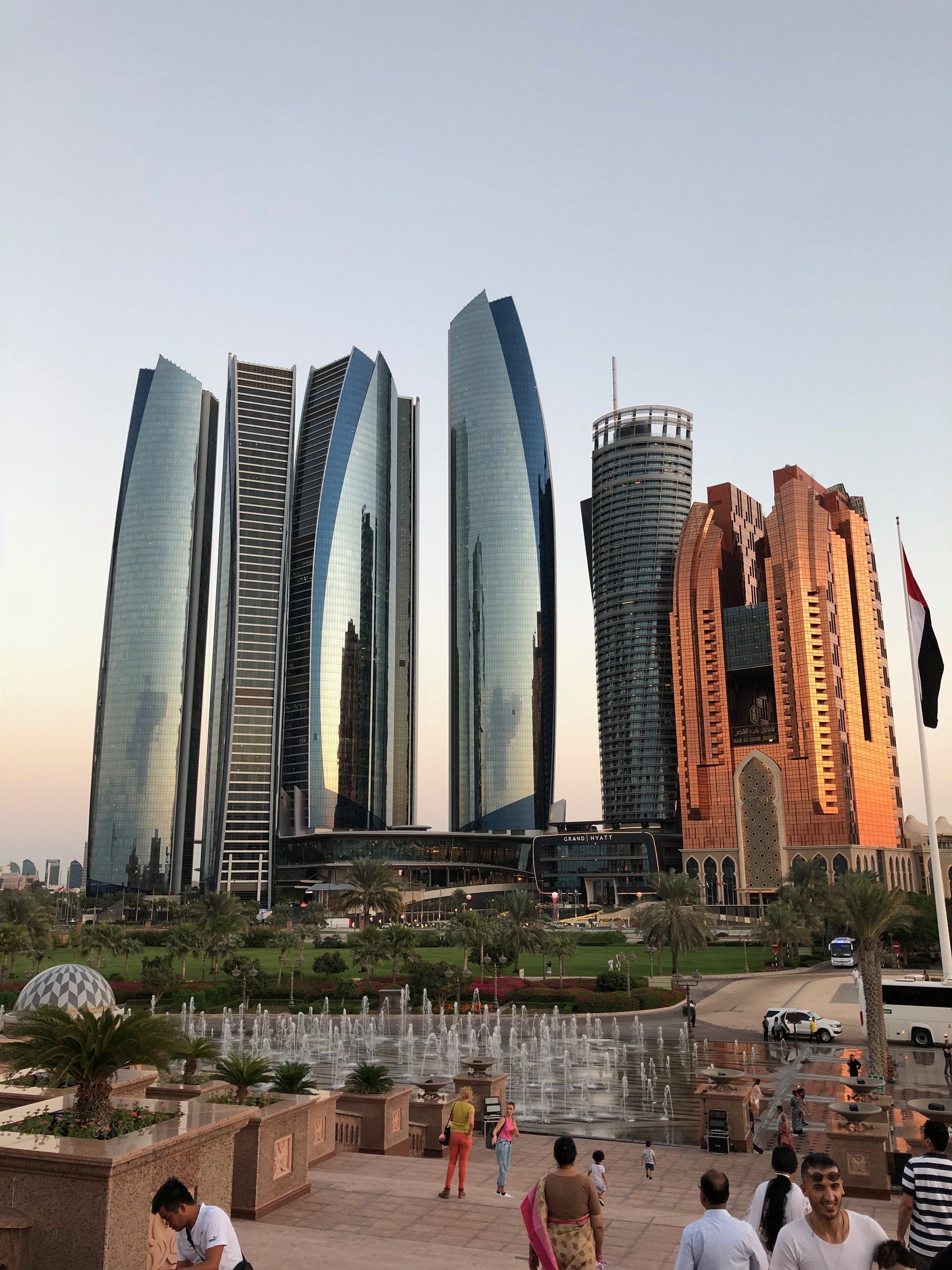 ABU DHABI SKYLINE.jpg