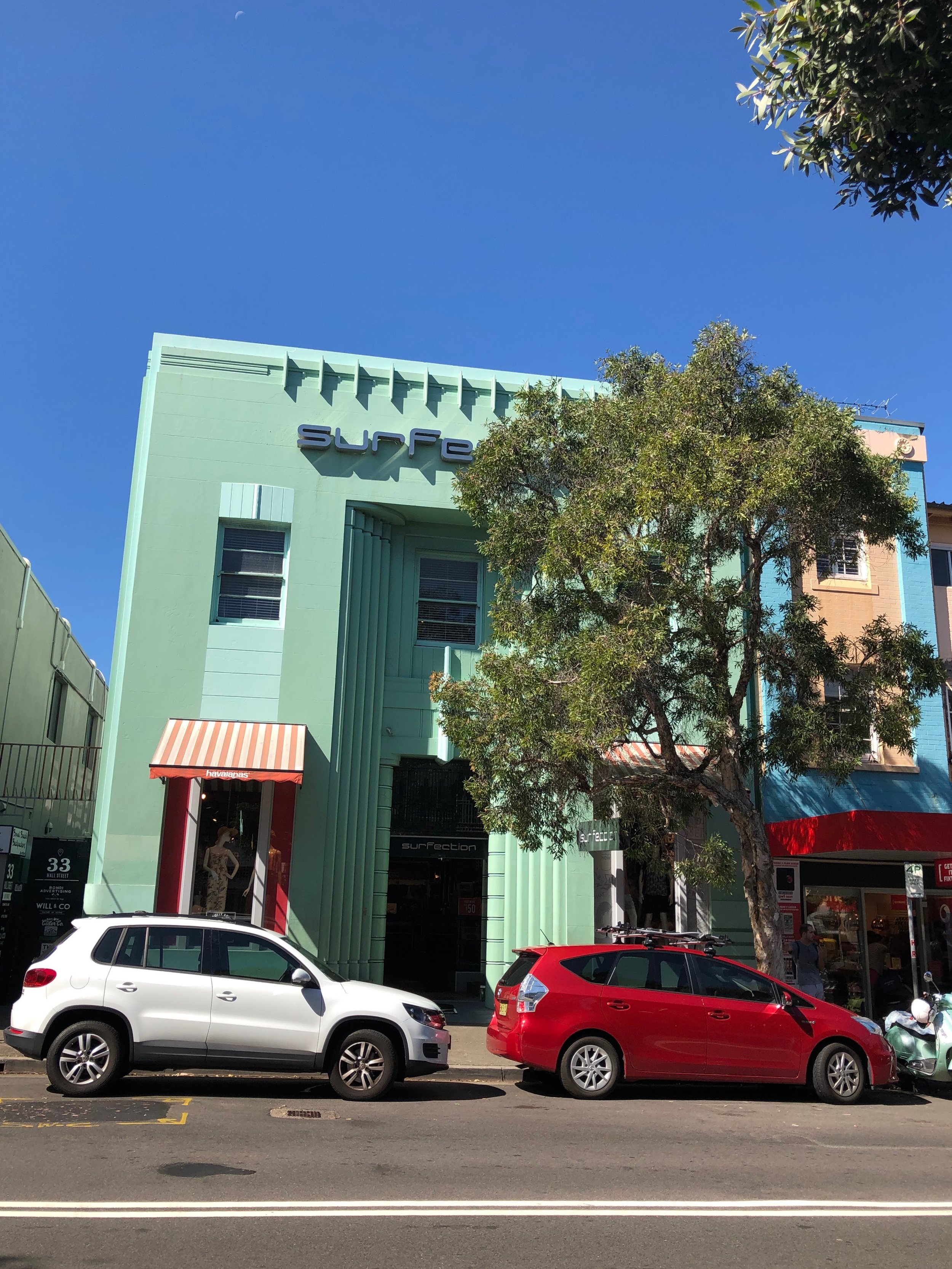 Love this Art Deco shop 