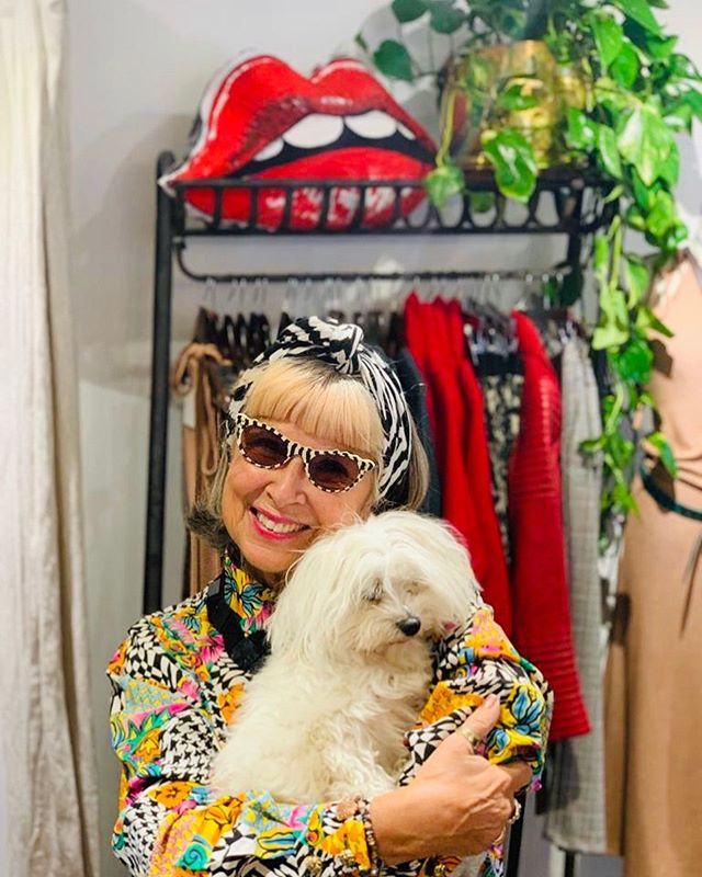 Well, it&rsquo;s nearly the end of Second Hand September so just wanted to show you another one of my pre-loved buys plus my favourite dog Coco, Jack&rsquo;s girlfriend! .
. 
In my latest blog, link in bio⬆️, I share some of my favourite vintage and 