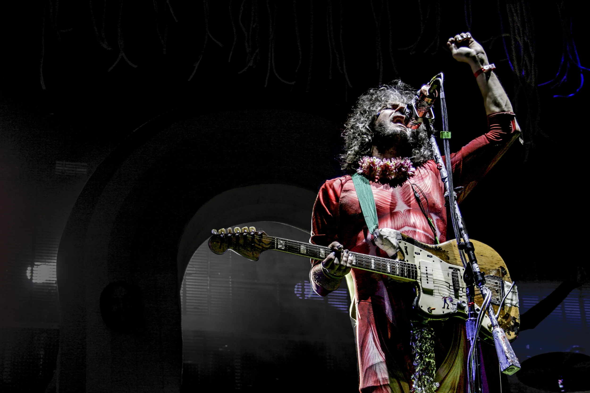 Wayne-Coin-Flaming-Lips-at-BunburyMusic-Fest-Music-stills-2014-Harry Acosta Photography reversed.jpg