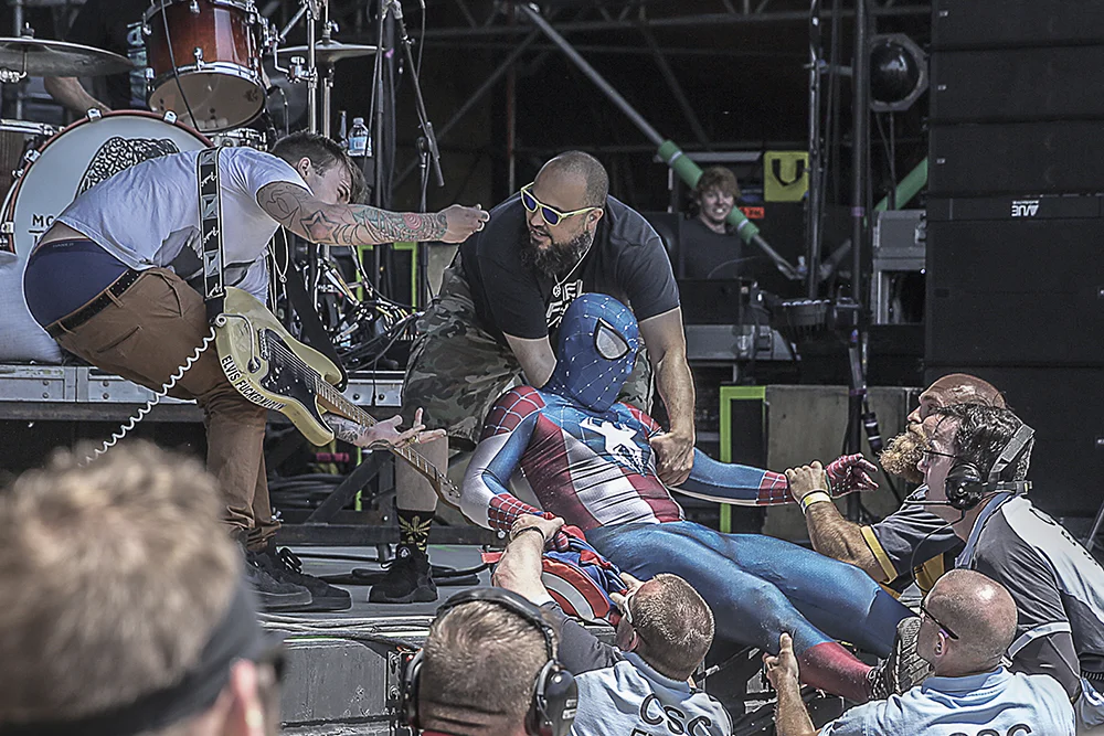 Rock-on-the-Range-Stage-surfer-BTS-Harry-Acosta-Photography.jpg