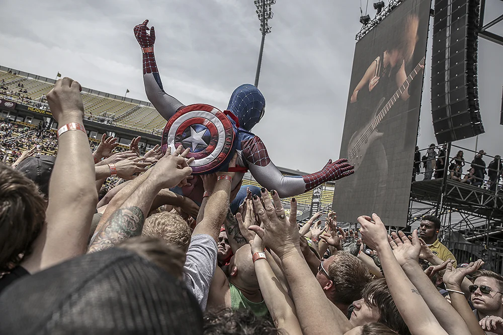 Rock-on-the-range-Captain-Spider-Man-crowd-surfing-Harry-Acosta-Photography.jpg