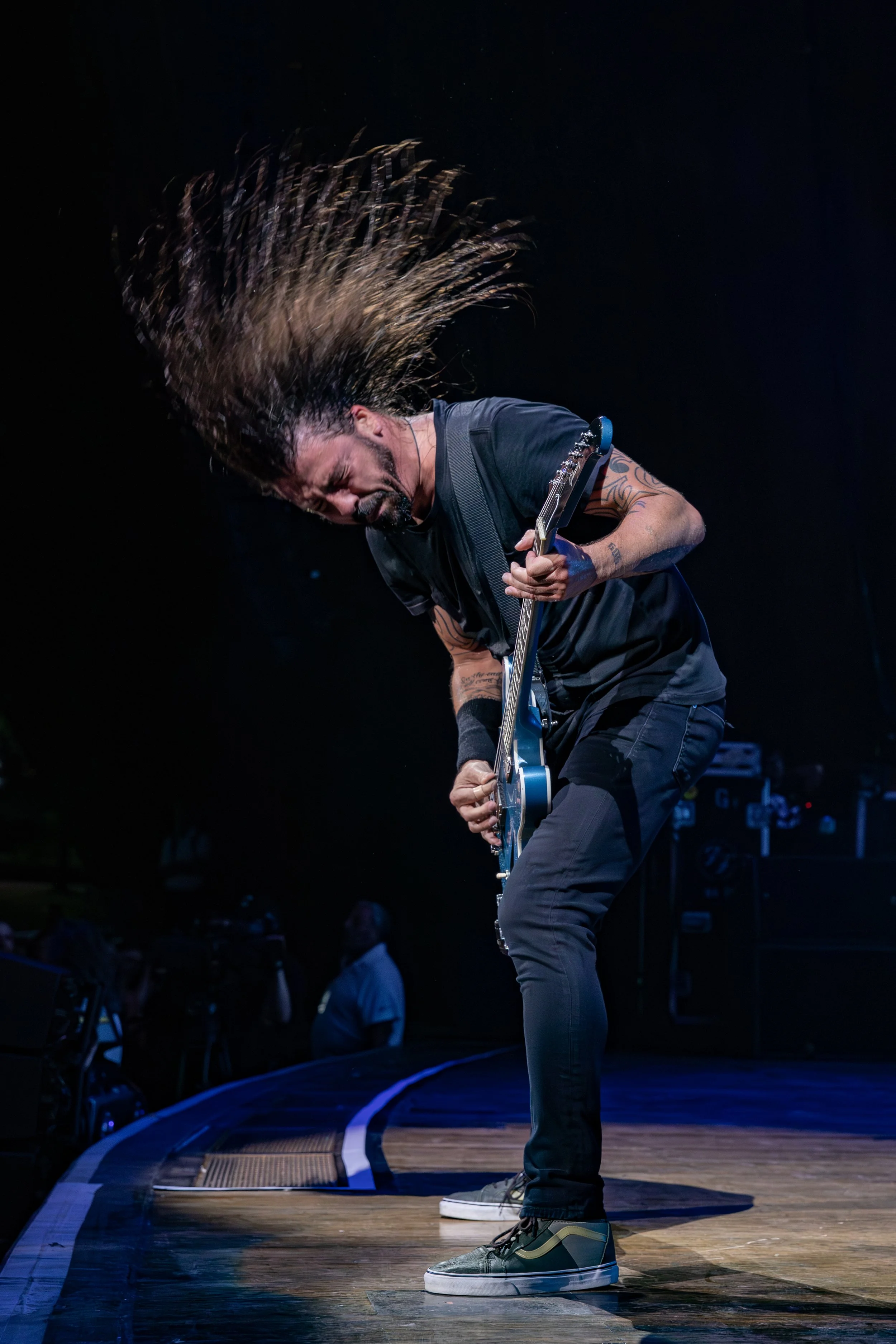 Dave Grohl whips head forward live at Blossom Music Center in Cuyahoga Falls - Harry Acosta Photography