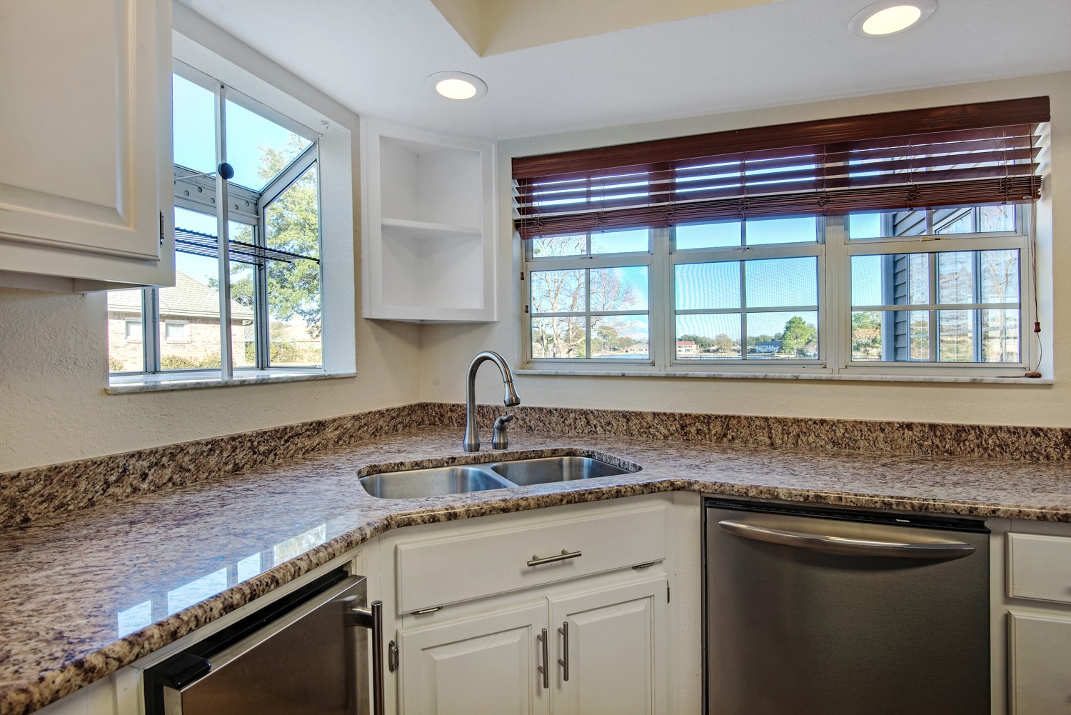 uber realty 342 bunker hill_20150129_106.jpeg