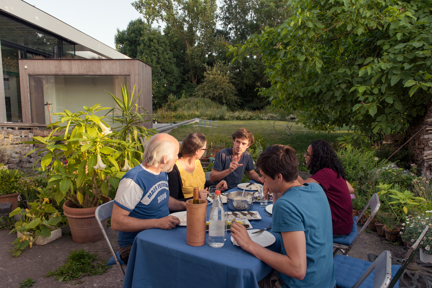 Wildplukken en wilde eetbare planten met Ben Brumagne van Forest To Plate Workshop met wilde eetbare planten Opleiding over wildplukken Teambuilding wildplukken, wilde eetbare planten