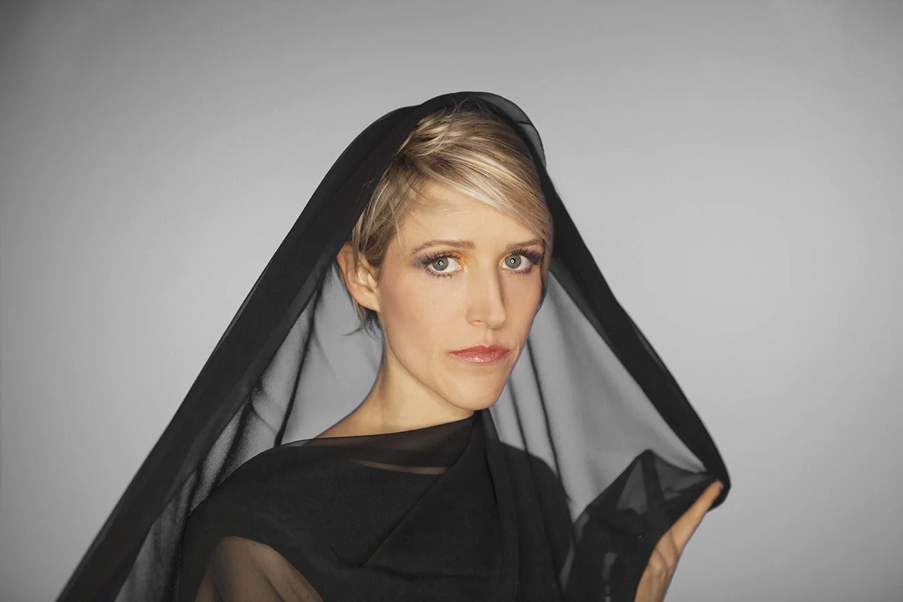 Kate-Simko_AV_341_grey-sml.jpg