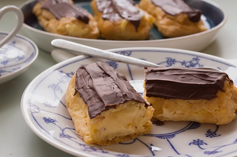 Eclair med vaniljekrem og sjokolade (oppskrift kommer) Foto: Julia Edin