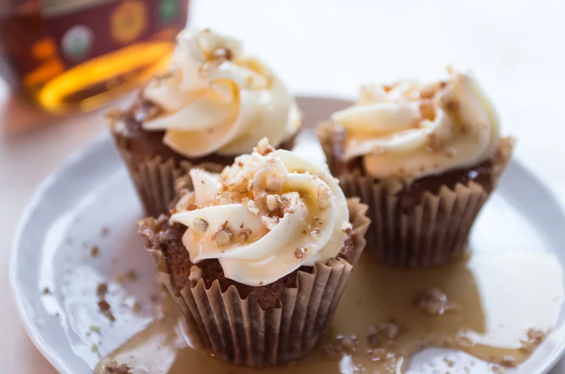 Søtpotet-cupcakes med ostekrem og lønnesirup. Oppskrift kommer i løpet av uka. Foto: Magevennlig mat v/ Julia Edin