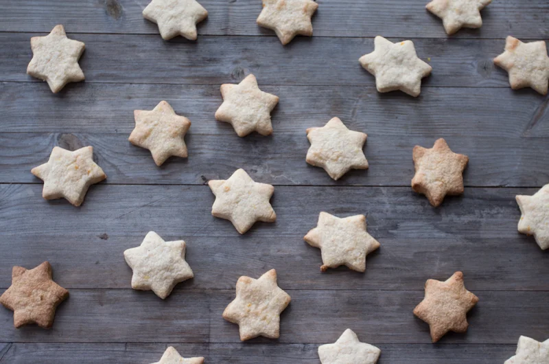  Bruk søndagen til å bake Vinterkjeks med marsipan (oppskrift kommer). Foto: Magevennlig mat v/Julia Edin