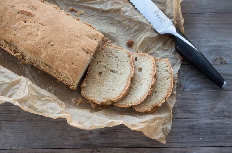 Jeg har testet loff fra Det glutenfrie verksted. Ved å tilsette rømme/kesam, gjør, smør og vann ble det en saftig og god loff. Kanskje noe for nettbutikken?