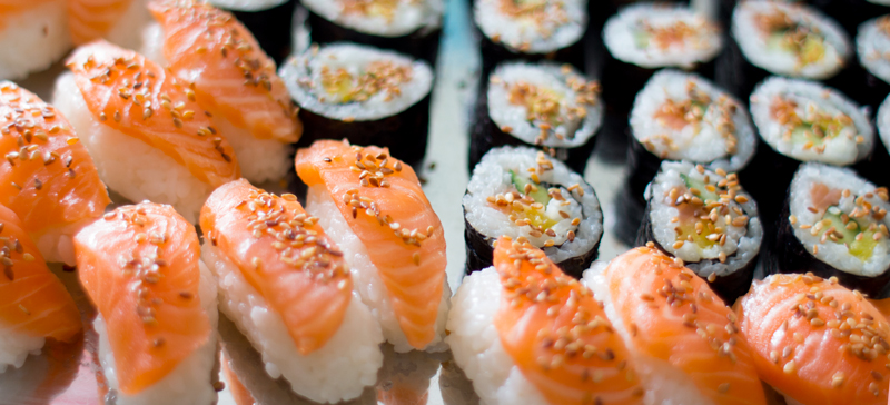 Svigermor Lise (som snart blir bestemor for første gang) hadde laget sushi og maki til den store gullmedalje! 
