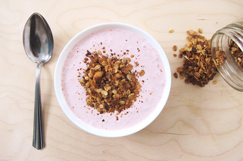 Bringebæryoghurt med müsli