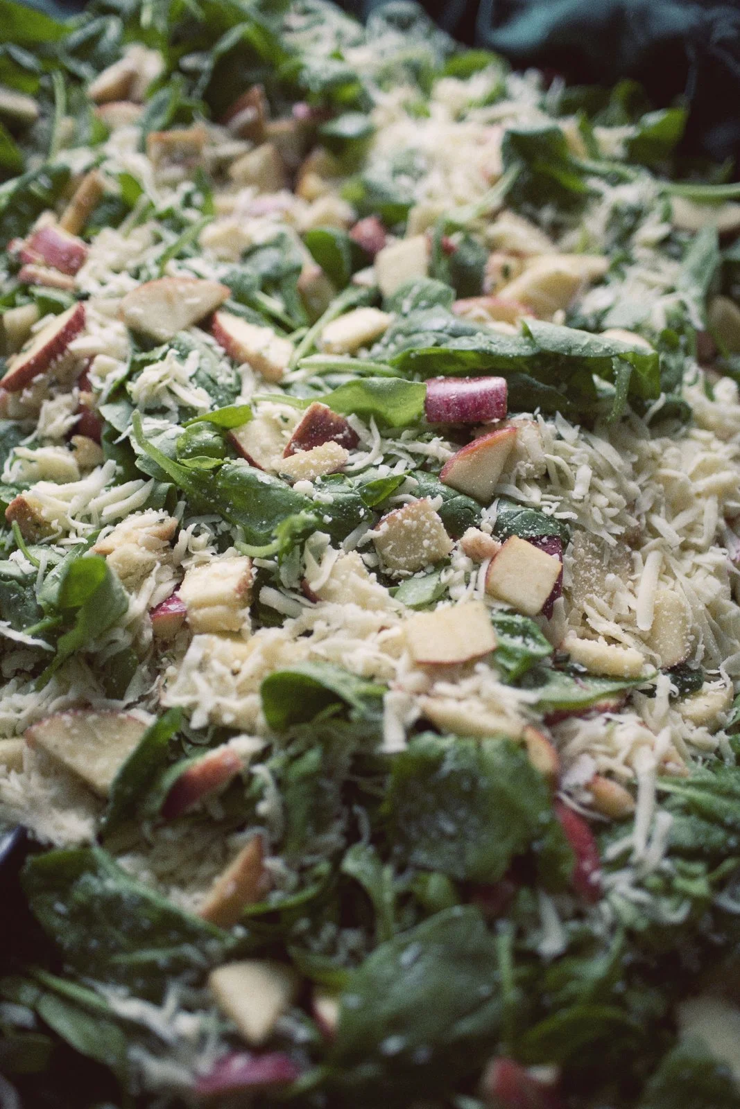 SPINACH, APPLE,GOUDA, PECANS