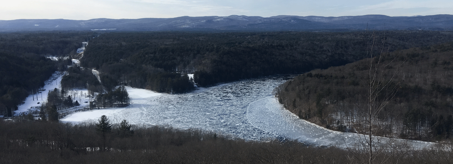 the palmertown range runs from SKIMORE’S NORTH WOODS TO FORT TICONDEROGA. THE HUDSON RIVER SLICES THROUGH THE RANGE AT MOREAU LAKE STATE FOREST, WHICH OFFERS VISTAS LIKE THIS FROM ITS WEST RIDGE TRAIL.