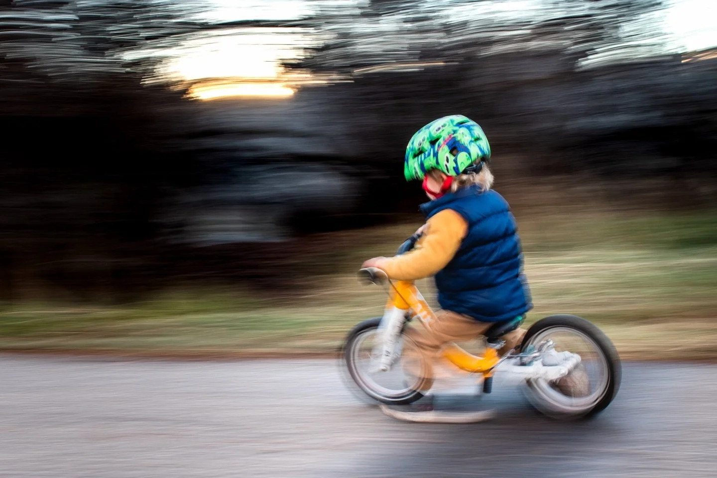 Striding into 2026 in style! Let&rsquo;s go! Another great year coming up!

#kidsonbikes #panshot #panshotfriday #woombikesusa #striderbikes