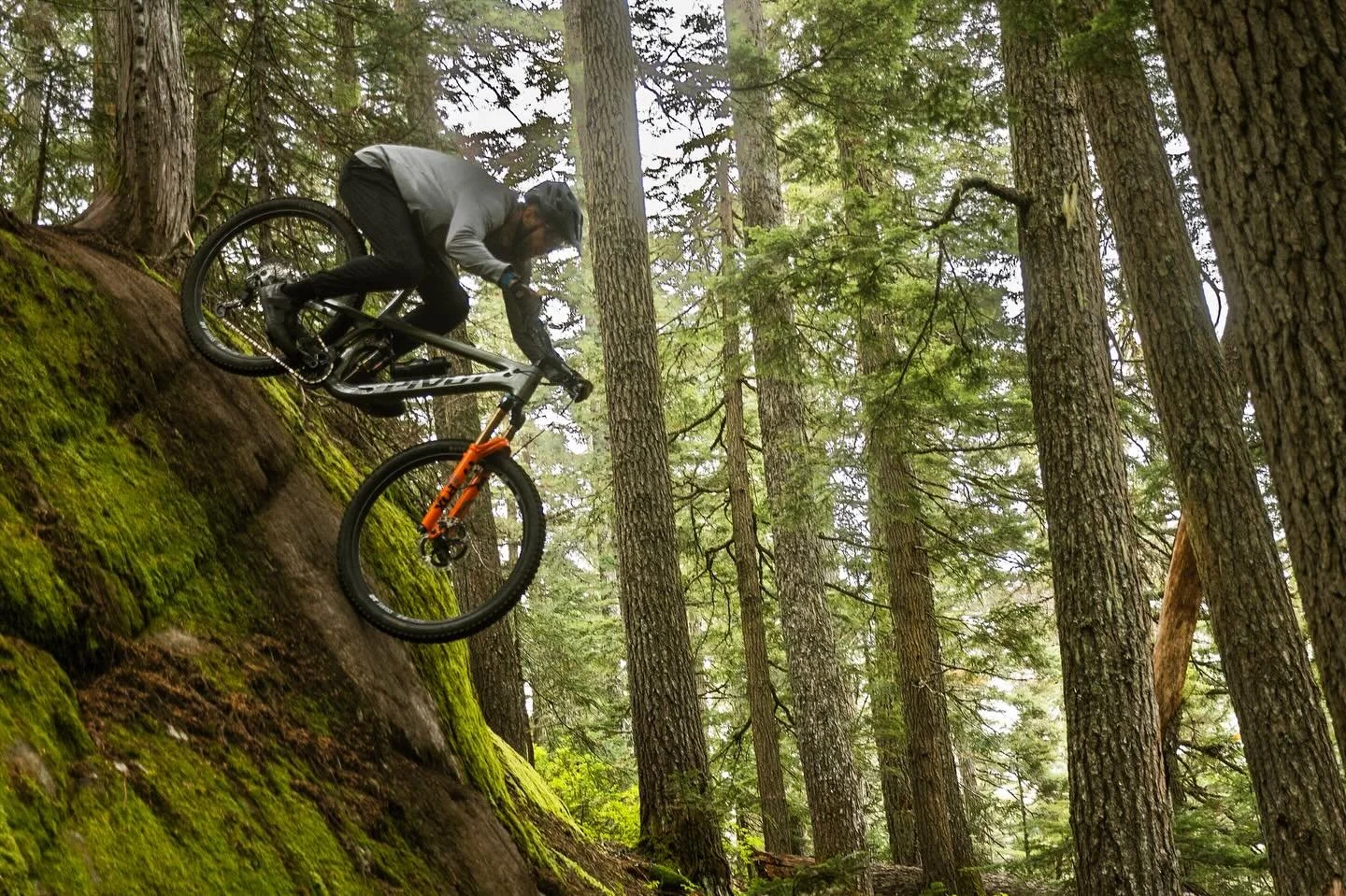 The riding in whistler is sick. It&rsquo;s no twin buttes but it&rsquo;ll ride. 

📷: @dylan_stucki 

#mtb #whistler #pivotcycles #slabs