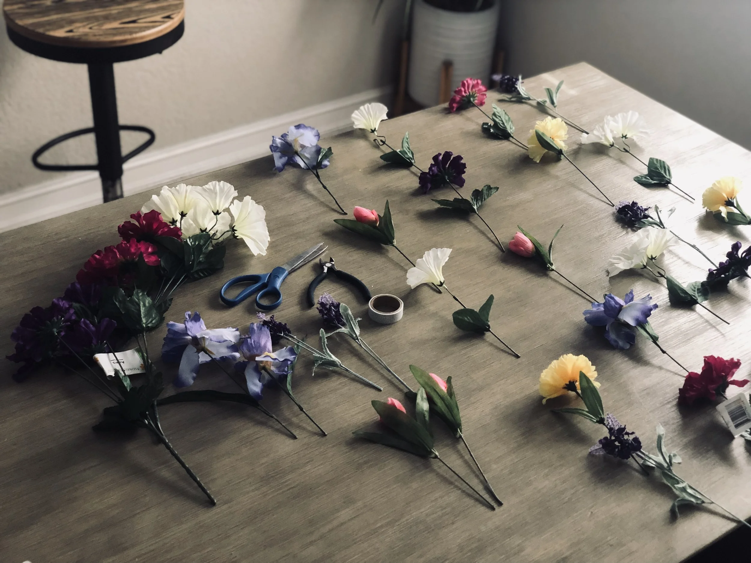 2. Organize your stems. Each bunch had an average of 5-6 stems. I decided I wanted 5 rows both vertically and horizontally. For this project, I used 26 stems. I tried placing my flowers in alternating order so that they wouldn’t be repeated. No matter how you organize, it will look great!