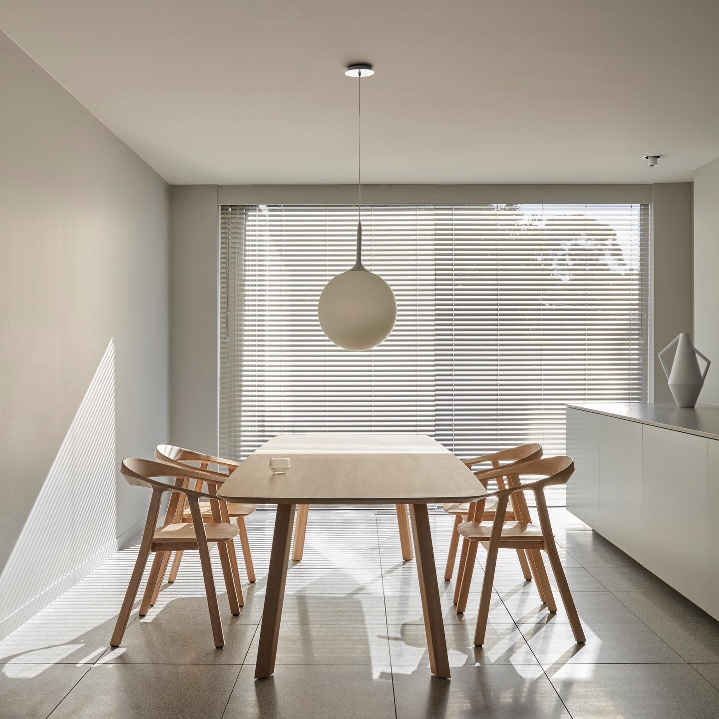 #rhombchair designed for @prostoria featured in the RSB residence by @davidovarchitects in Australia.
supplier: @collective_au 
photo: @jack.lovel 
#prostoria #simonmorasipipercic #smpdo #solidoak #chair #armchair #australia #collectiveau