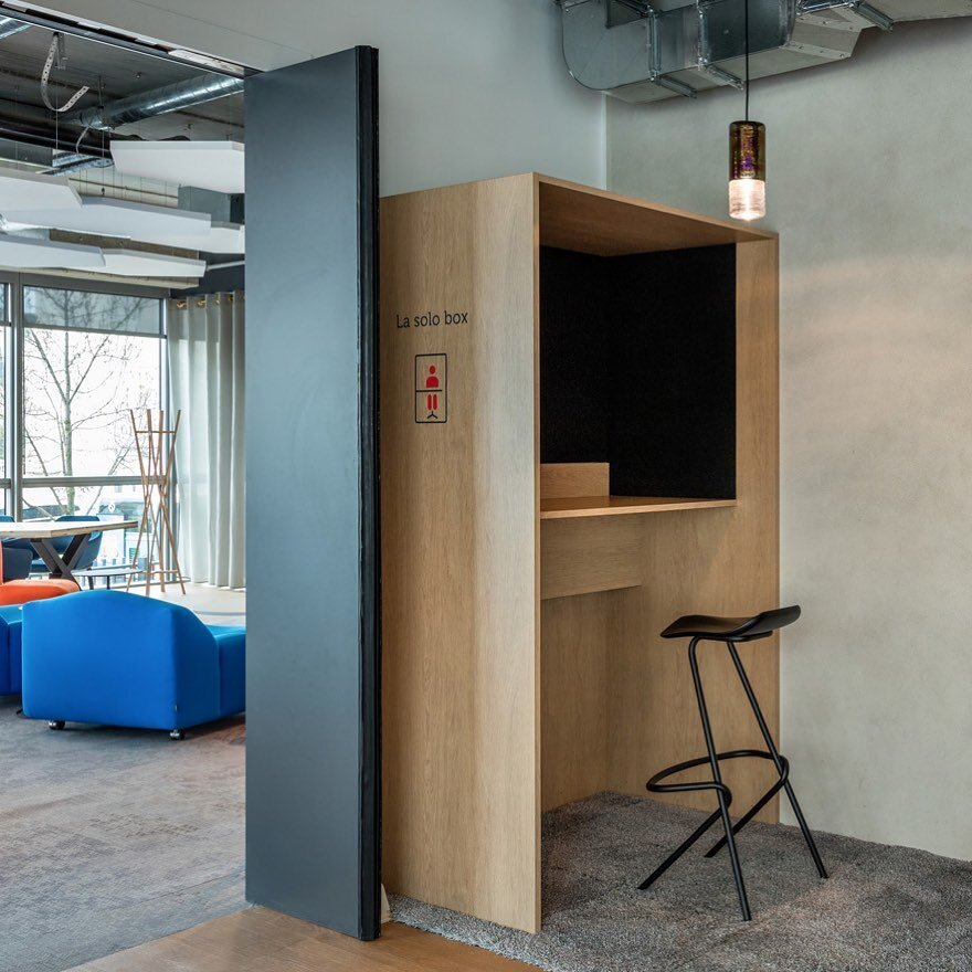 This coworking space in Paris has been enhanced with the addition of the Strain barstool, designed by us for @prostoria . The functional and active seating solution promotes healthy posture and movement during long work sessions. #coworking #paris #d