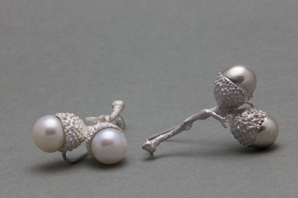 Pine Cone Brooch (Pearl/Silver)