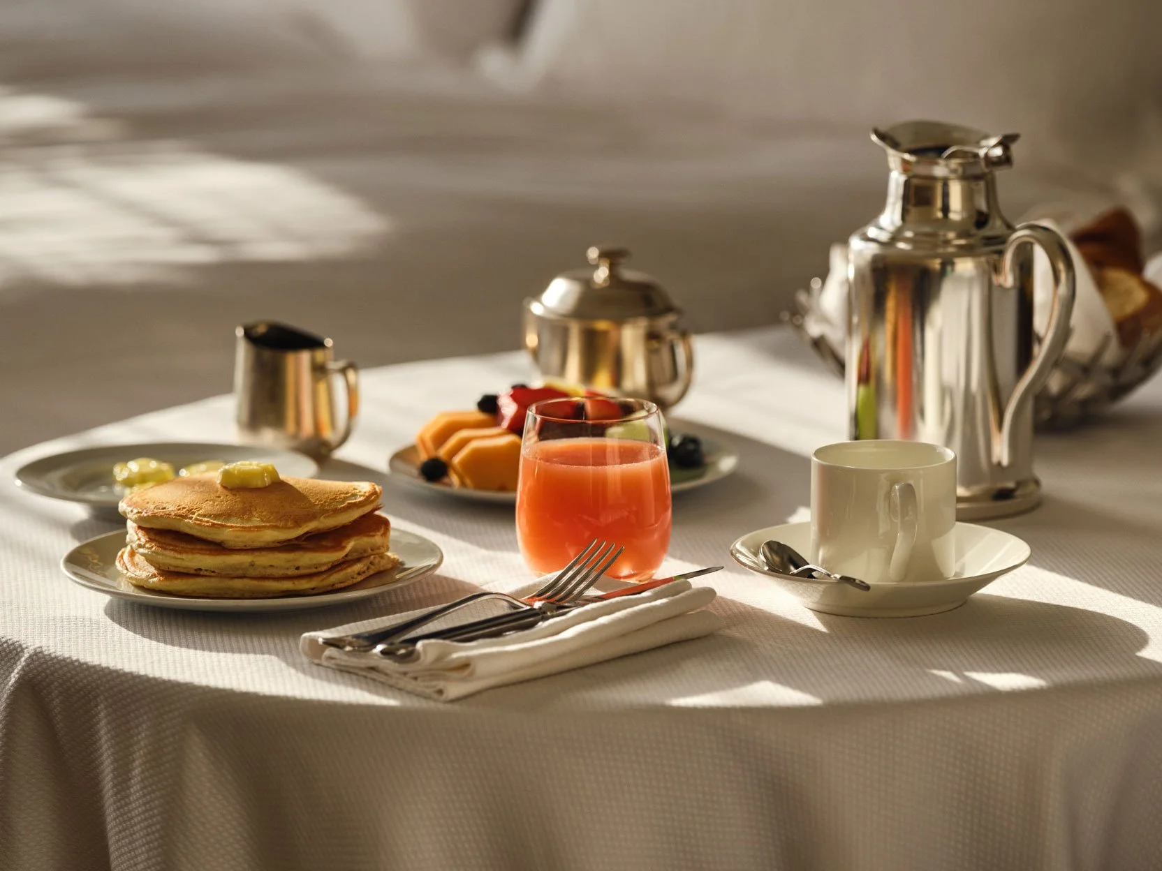 Waldorf - room-service-0037-v1.jpg